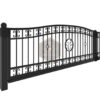 Modell 23 – Eleganter Schmiedezaun mit C-Elementen und zentralem Ornament
